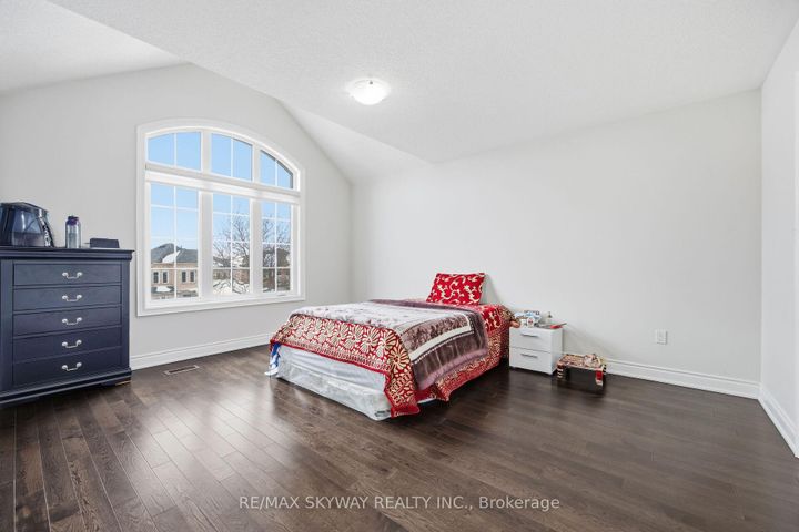 Photo 29 at 22 Tamworth Court, Fletcher's West, Brampton