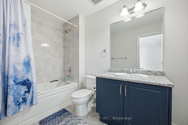 Photo 30 at 22 Tamworth Court, Fletcher's West, Brampton