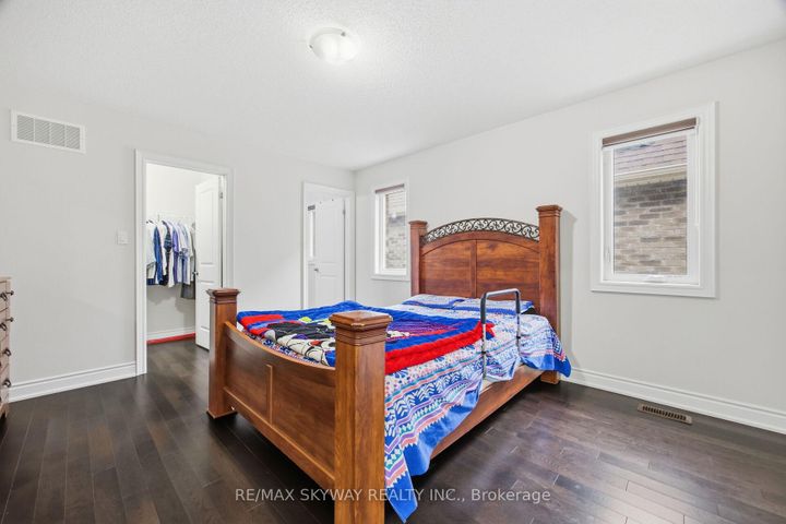 Photo 31 at 22 Tamworth Court, Fletcher's West, Brampton