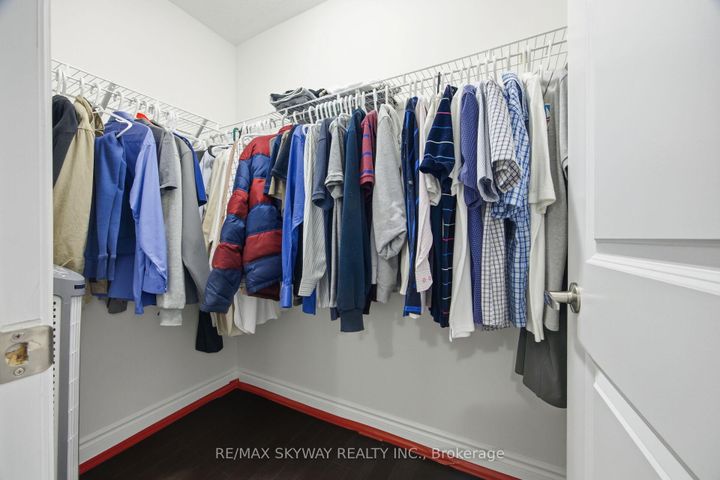 Photo 32 at 22 Tamworth Court, Fletcher's West, Brampton