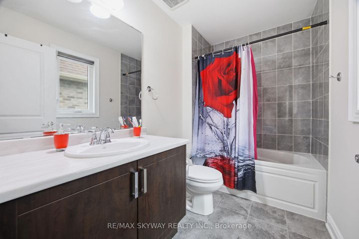 Photo 33 at 22 Tamworth Court, Fletcher's West, Brampton