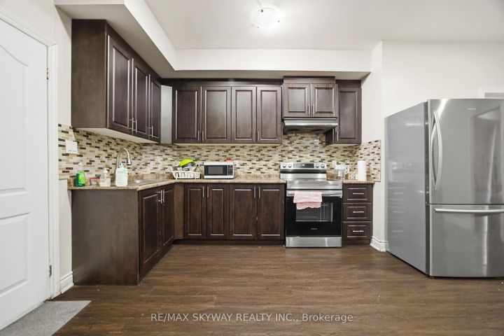 Photo 39 at 22 Tamworth Court, Fletcher's West, Brampton