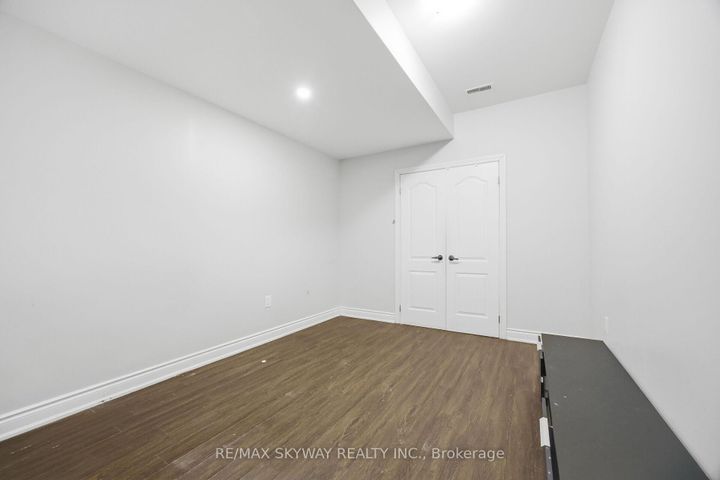 Photo 40 at 22 Tamworth Court, Fletcher's West, Brampton