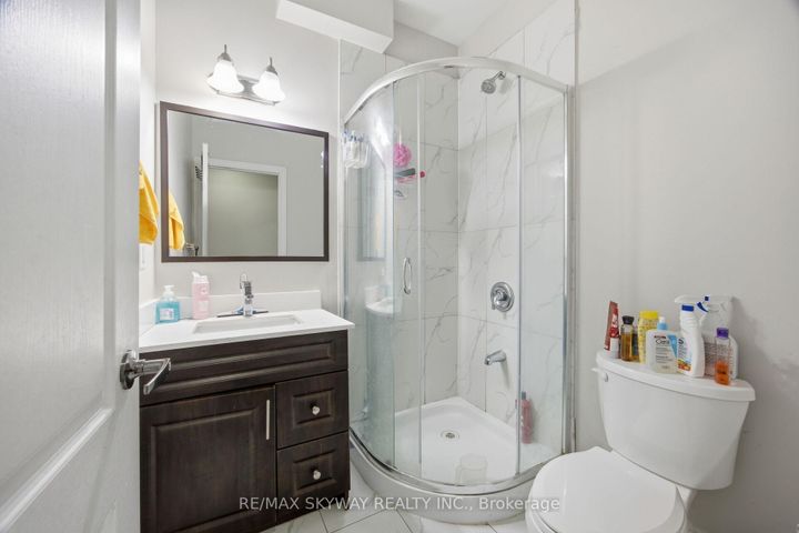 Photo 43 at 22 Tamworth Court, Fletcher's West, Brampton