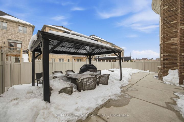 Photo 46 at 22 Tamworth Court, Fletcher's West, Brampton