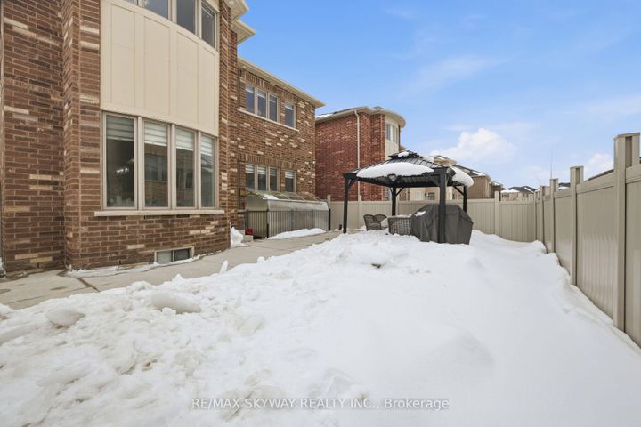 Photo 47 at 22 Tamworth Court, Fletcher's West, Brampton