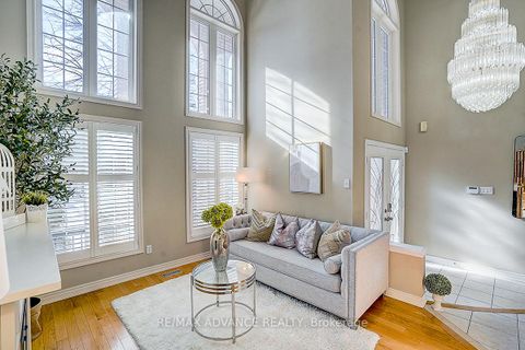 Photo 5 at 16 St Etienne Drive, Vellore Village, Vaughan