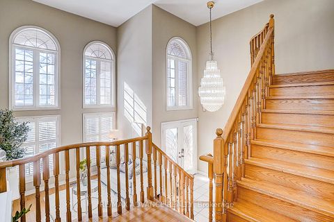 Photo 8 at 16 St Etienne Drive, Vellore Village, Vaughan