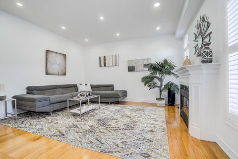 Photo 13 at 16 St Etienne Drive, Vellore Village, Vaughan