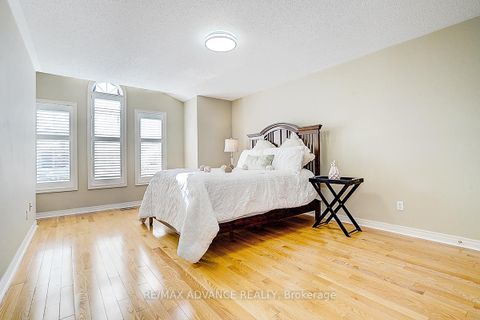 Photo 33 at 16 St Etienne Drive, Vellore Village, Vaughan
