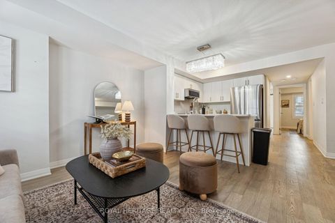 Photo 10 at 33 B Lookout Drive, Bowmanville, Clarington