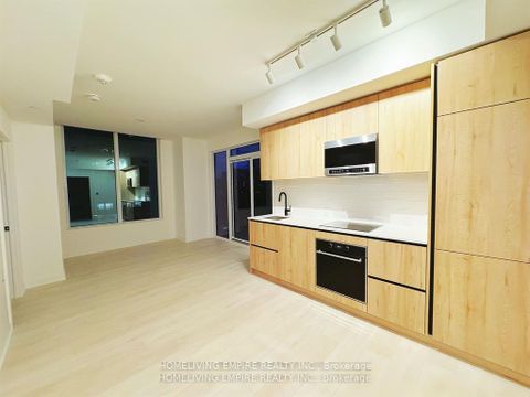 Photo 4 at 810 - 117 Broadway Avenue, Mount Pleasant West, Toronto