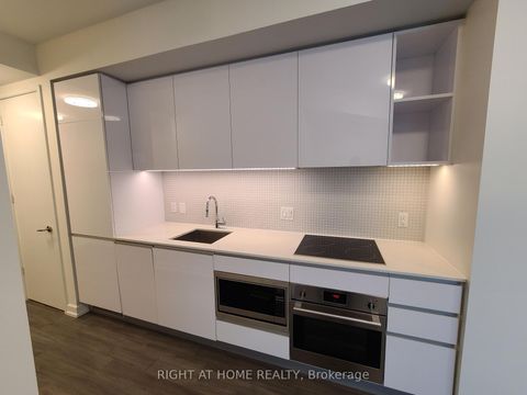 Photo 5 at 425 - 377 Madison Avenue, Casa Loma, Toronto