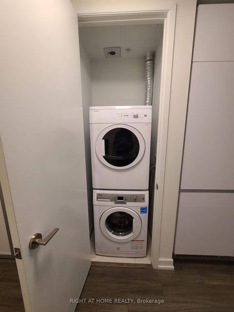 Photo 9 at 425 - 377 Madison Avenue, Casa Loma, Toronto