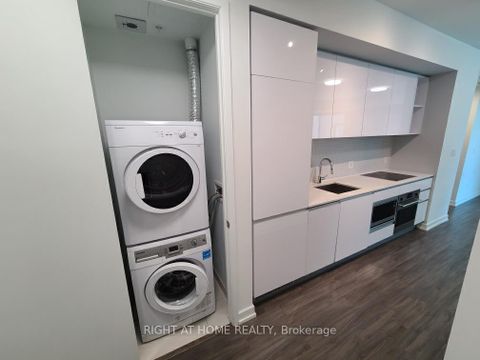 Photo 10 at 425 - 377 Madison Avenue, Casa Loma, Toronto