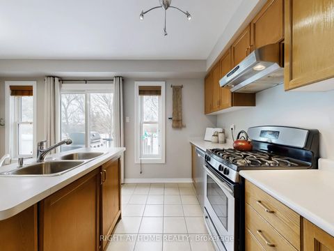 Photo 7 at 605 Willowick Drive, Wyndham, Newmarket