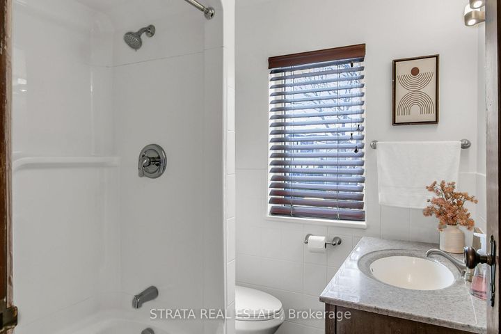 Photo 34 at 40 Roe Avenue, Lawrence Park North, Toronto