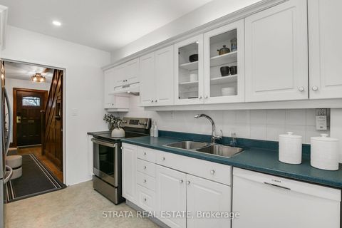 Photo 18 at 40 Roe Avenue, Lawrence Park North, Toronto