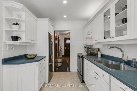 Photo 19 at 40 Roe Avenue, Lawrence Park North, Toronto