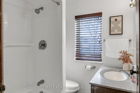 Photo 34 at 40 Roe Avenue, Lawrence Park North, Toronto