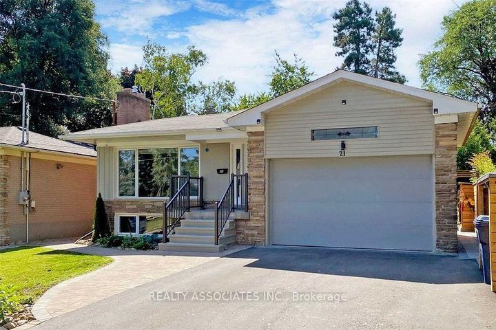 Photo 1 at 21 Burleigh Heights Drive, Bayview Village, Toronto