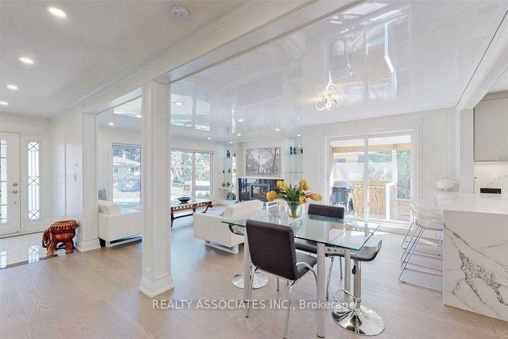 Photo 10 at 21 Burleigh Heights Drive, Bayview Village, Toronto