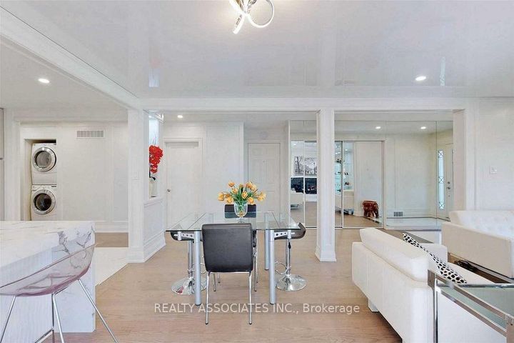 Photo 11 at 21 Burleigh Heights Drive, Bayview Village, Toronto