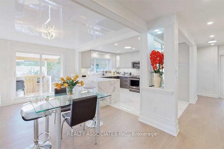 Photo 12 at 21 Burleigh Heights Drive, Bayview Village, Toronto