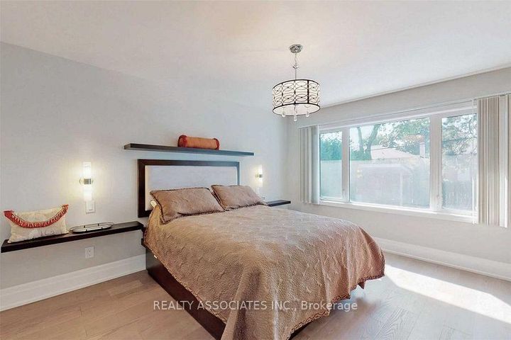 Photo 13 at 21 Burleigh Heights Drive, Bayview Village, Toronto