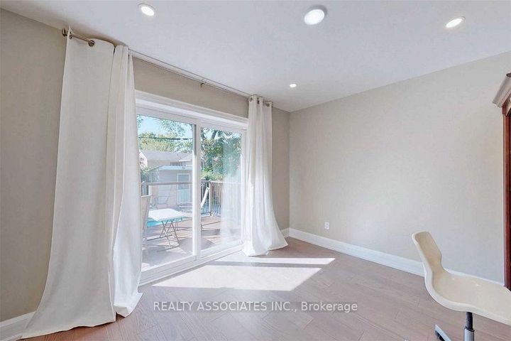 Photo 20 at 21 Burleigh Heights Drive, Bayview Village, Toronto