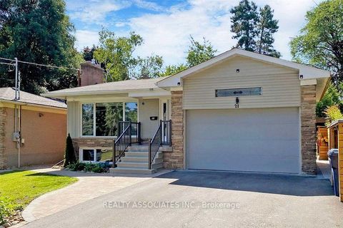 Photo 1 at 21 Burleigh Heights Drive, Bayview Village, Toronto