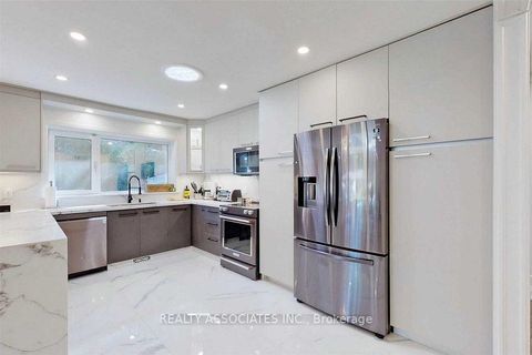 Photo 6 at 21 Burleigh Heights Drive, Bayview Village, Toronto