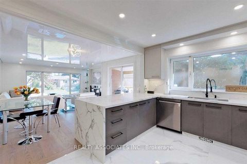 Photo 7 at 21 Burleigh Heights Drive, Bayview Village, Toronto