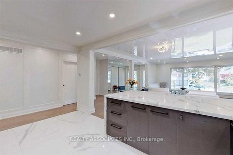 Photo 8 at 21 Burleigh Heights Drive, Bayview Village, Toronto