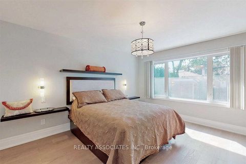 Photo 13 at 21 Burleigh Heights Drive, Bayview Village, Toronto