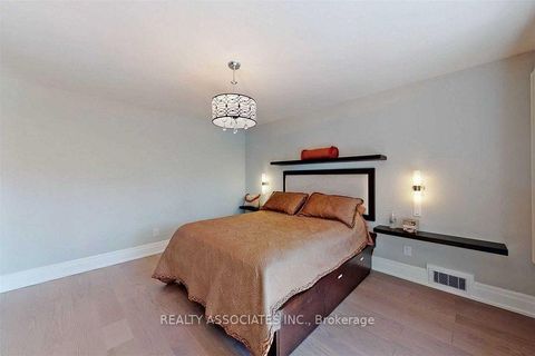 Photo 14 at 21 Burleigh Heights Drive, Bayview Village, Toronto