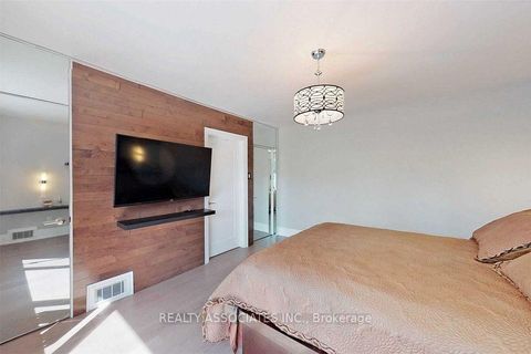 Photo 16 at 21 Burleigh Heights Drive, Bayview Village, Toronto