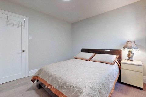 Photo 18 at 21 Burleigh Heights Drive, Bayview Village, Toronto