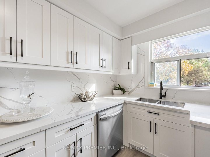 Photo 3 at 1368 Tansley Drive, WO West, Oakville