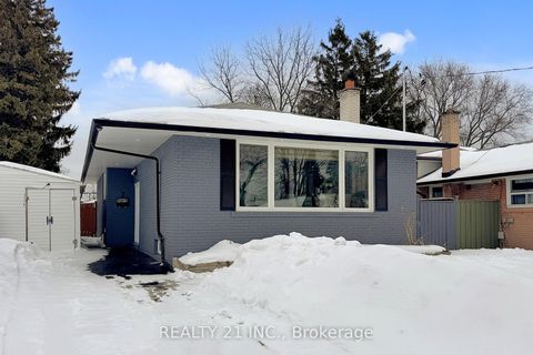 Photo 1 at 7 Stoney Creek Drive, West Hill, Toronto