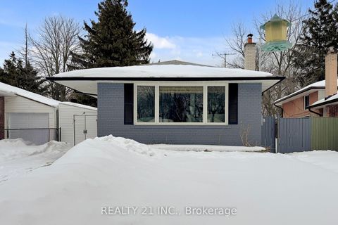 Photo 2 at 7 Stoney Creek Drive, West Hill, Toronto