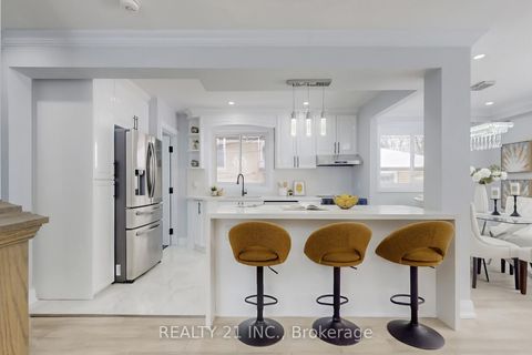 Photo 15 at 7 Stoney Creek Drive, West Hill, Toronto