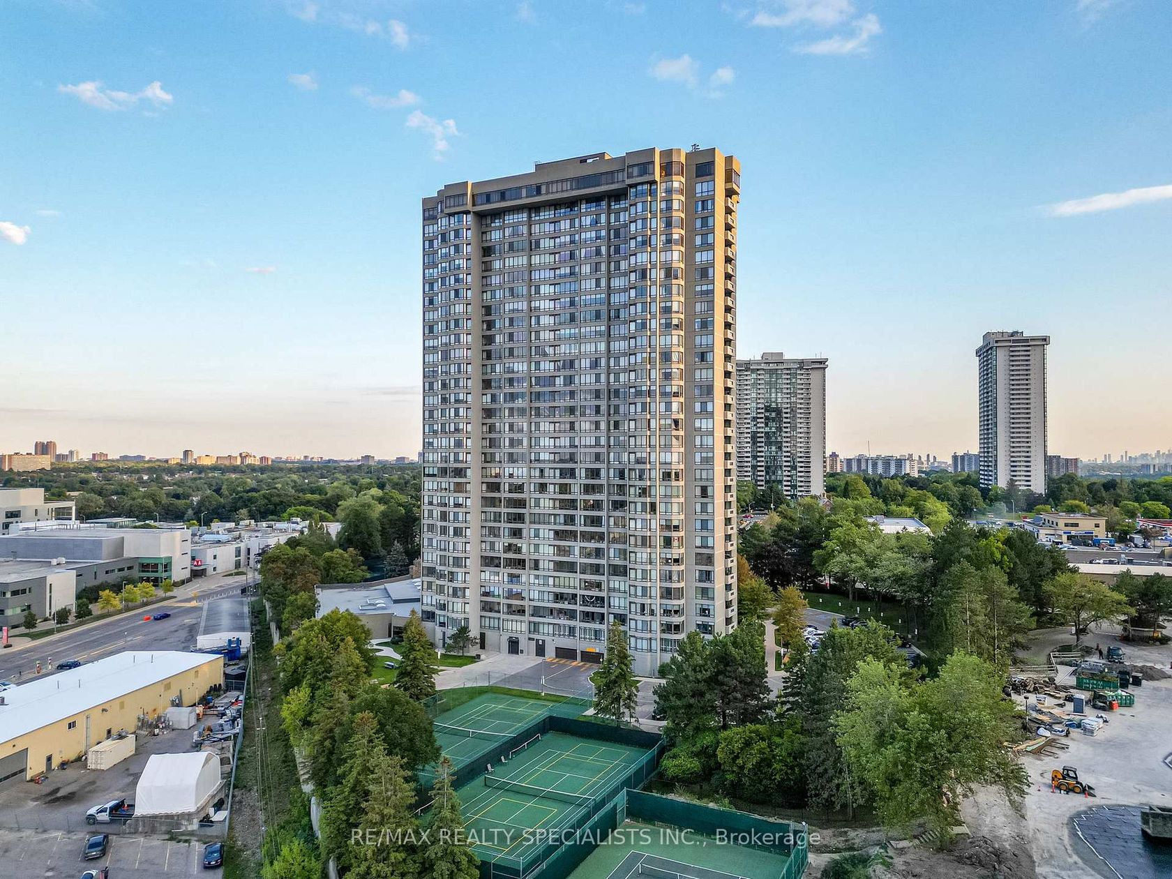 2001 - 65 Skymark Drive, Hillcrest Village, Toronto 