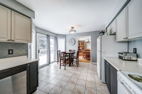 Photo 15 at 93 Amberview Drive, Keswick South, Georgina