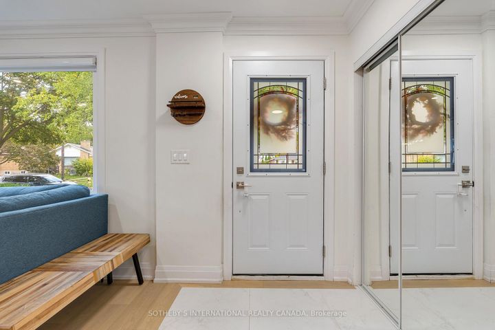 Photo 4 at 38 Vauxhall Drive, Dorset Park, Toronto