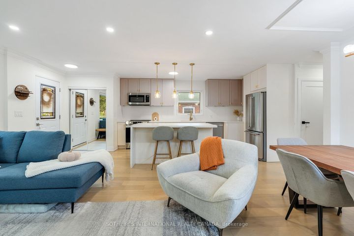 Photo 9 at 38 Vauxhall Drive, Dorset Park, Toronto