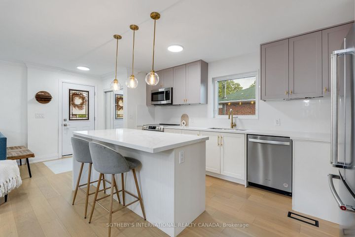 Photo 10 at 38 Vauxhall Drive, Dorset Park, Toronto