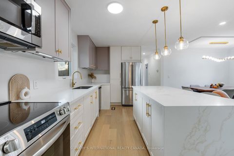 Photo 11 at 38 Vauxhall Drive, Dorset Park, Toronto