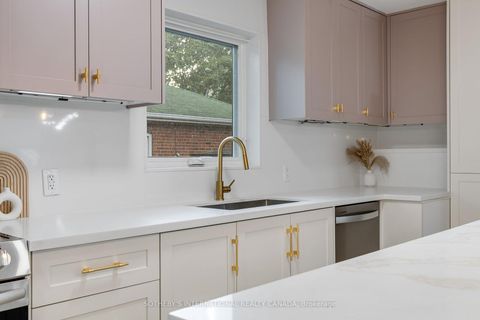 Photo 12 at 38 Vauxhall Drive, Dorset Park, Toronto