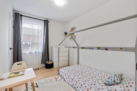 Photo 13 at 38 Vauxhall Drive, Dorset Park, Toronto